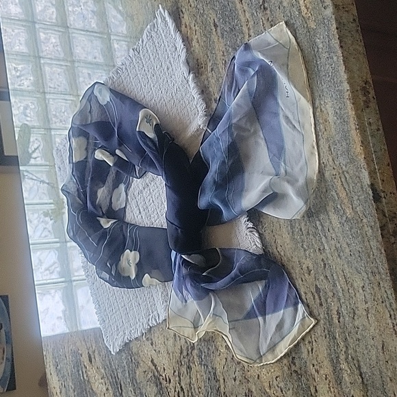 HP!!🎉🎉🎉Halston sheer beautiful scarf - Picture 3 of 8